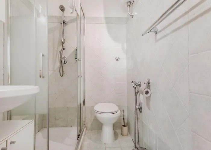 בית הארחה Ariana Luxury 4*