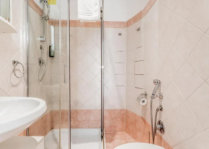 Ariana Luxury בית הארחה 4*