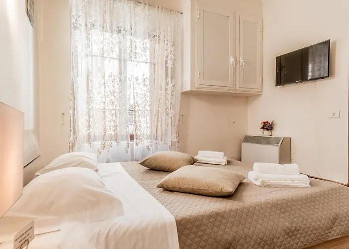 Ariana Luxury בית הארחה